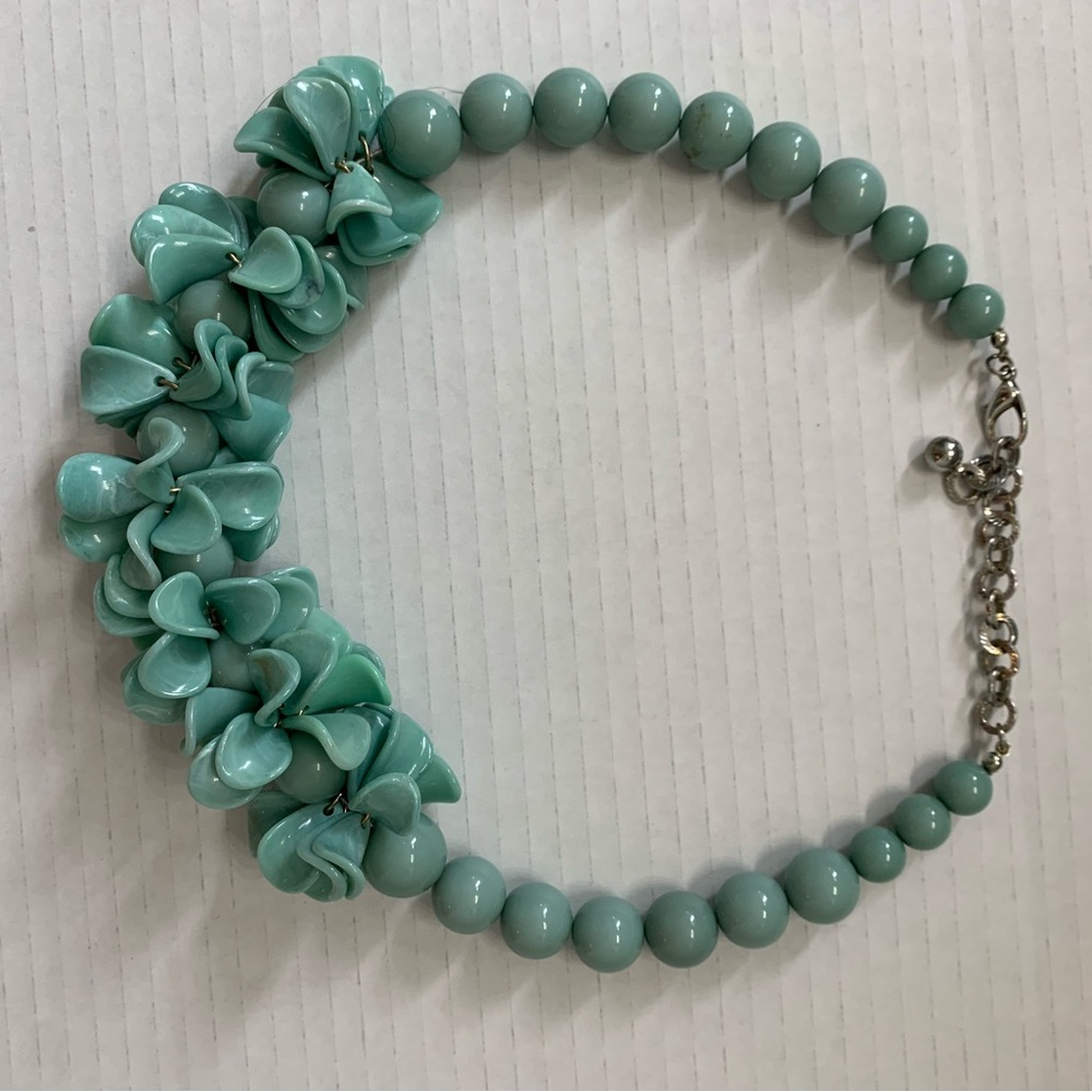 Elegant Floral Beaded Necklace